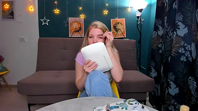 Snapshot of Xloe_Queen chatting on January 2025 10:11:02 AM Xloe Queen online show from January 2025 10:11:02 AM