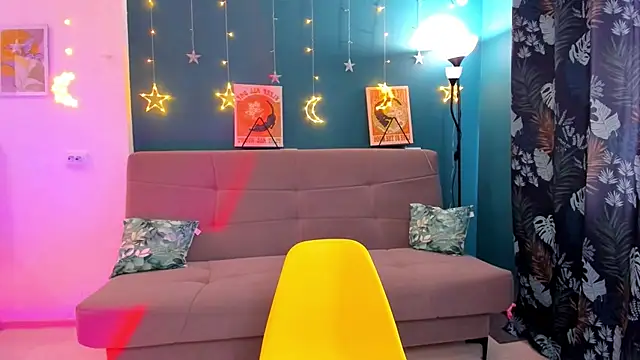 Snapshot of Xloe_Queen chatting on February 2025 09:20:02 AM Xloe Queen online show from February 2025 09:20:02 AM