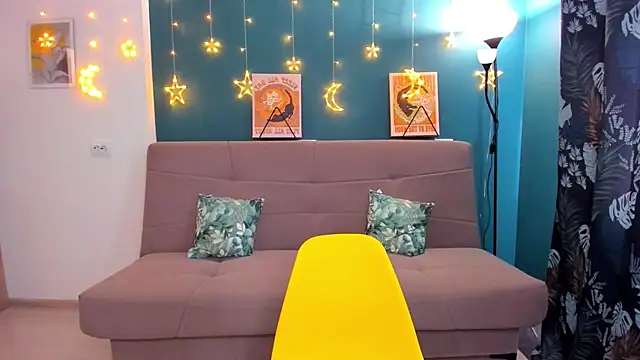 Snapshot of Xloe_Queen chatting on March 2025 09:05:02 AM Xloe Queen online show from March 2025 09:05:02 AM