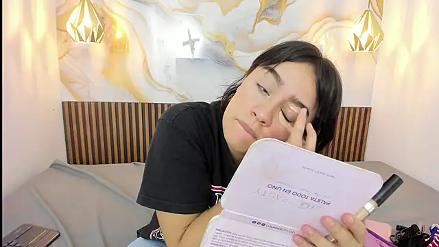 MelissaGilll online show from October 2025 06:56:01 PM