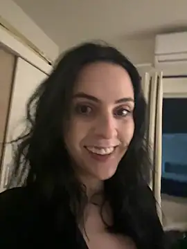 Snapshot of Morguisssz chatting on May 2026 01:45:01 AM Morguisssz online show from May 2026 01:45:01 AM
