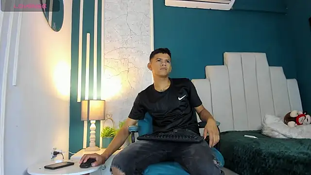 Snapshot of Jeffry_wolvess chatting on February 2025 12:34:01 PM Jeffry wolvess online show from February 2025 12:34:01 PM