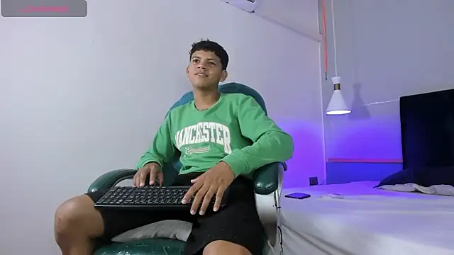 Snapshot of Jeffry_wolvess chatting on February 2026 11:38:01 PM Jeffry wolvess online show from February 2026 11:38:01 PM