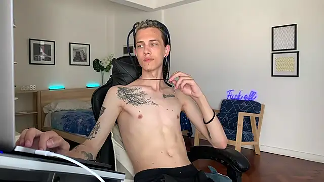 Snapshot of Den_BlueXx chatting on December 2024 01:23:02 PM Den BlueXx online show from December 2024 01:23:02 PM