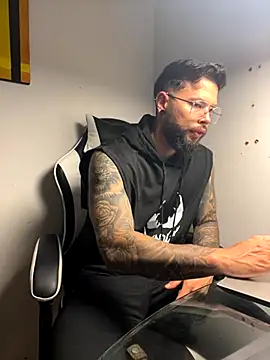 Snapshot of connor_santtos chatting on November 2025 01:11:01 PM connor santtos online show from November 2025 01:11:01 PM