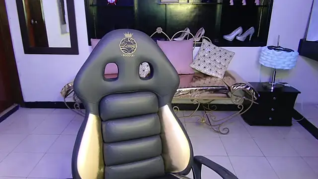 Snapshot of Angela_Diaz_ chatting on January 2025 12:10:01 PM Angela Diaz online show from January 2025 12:10:01 PM