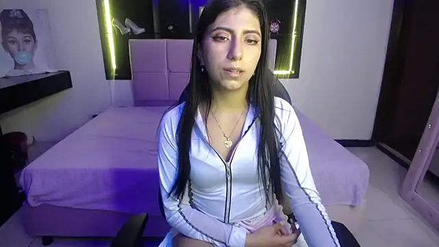 Snapshot of Angela_Diaz_ chatting on January 2025 06:50:01 PM Angela Diaz online show from January 2025 06:50:01 PM