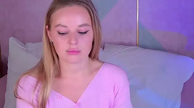 BeatriceEsmont online show from March 2025 04:06:01 AM