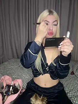 Snapshot of Cute_Barbieee_ chatting on December 2024 12:38:01 AM Cute Barbieee online show from December 2024 12:38:01 AM