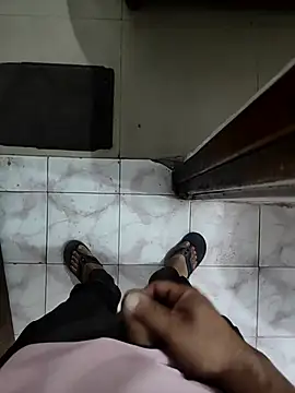 Snapshot of shale26 chatting on December 2024 04:50:02 AM shale26 online show from December 2024 04:50:02 AM