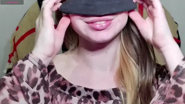 Mikki5P online show from January 2025 08:19:02 PM