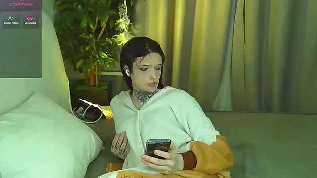 Snapshot of Simona_Rain chatting on February 2025 02:57:02 PM Simona Rain online show from February 2025 02:57:02 PM