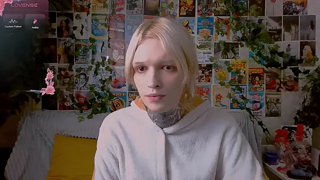 Snapshot of Simona_Rain chatting on September 2025 09:09:02 PM Simona Rain online show from September 2025 09:09:02 PM