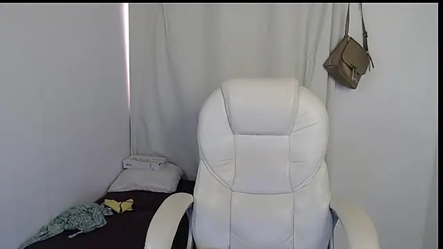 Xileny-Halliwey online show from October 2025 05:20:02 PM