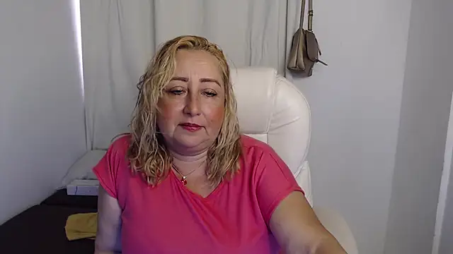 Xileny-Halliwey online show from October 2025 04:28:01 PM