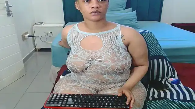 LolaTwerksXX online show from July 2026 12:33:01 PM