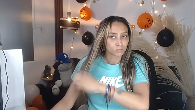 Snapshot of salome_drasin chatting on November 2025 10:32:01 PM salome drasin online show from November 2025 10:32:01 PM