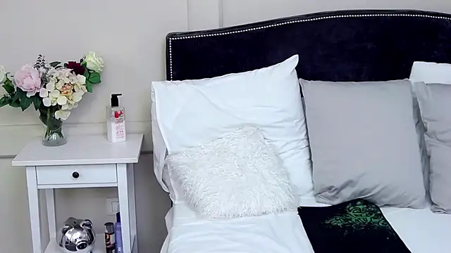 Snapshot of KatyNolan chatting on March 2025 06:02:02 AM KatyNolan online show from March 2025 06:02:02 AM