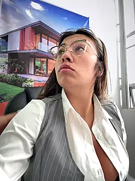 LIZ-06  online show from December 2025 01:28:02 PM