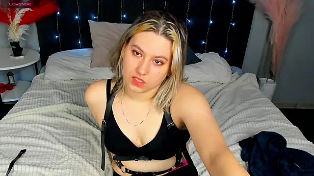 Snapshot of Bonni_Meiz chatting on February 2025 04:37:02 PM Bonni Meiz online show from February 2025 04:37:02 PM