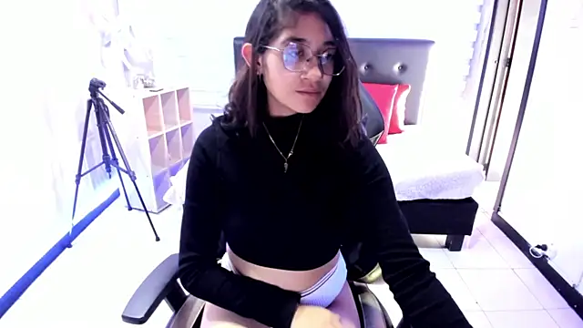 Lili Gomez  online show from December 2024 03:52:01 PM