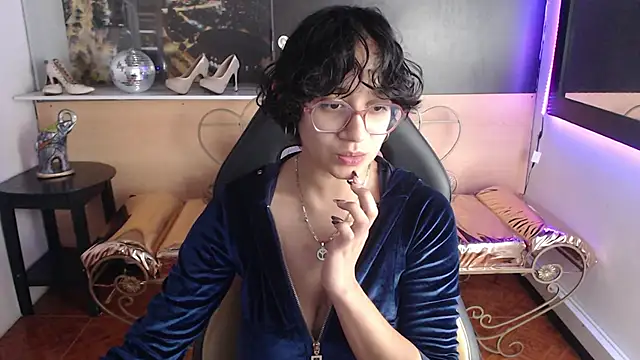 Lili Gomez  online show from October 2025 02:02:02 PM