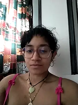 Lili Gomez  online show from December 2025 07:18:01 PM