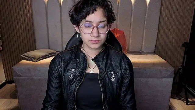 Lili Gomez  online show from December 2025 11:18:01 AM
