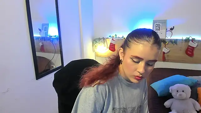 Emyli rousse  online show from December 2024 02:33:01 PM