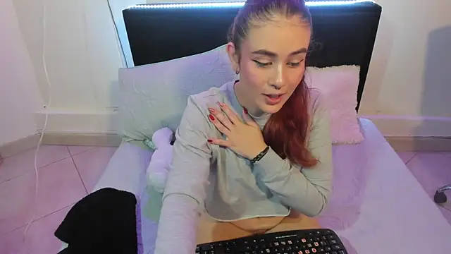 Emyli rousse  online show from January 2025 01:22:01 PM