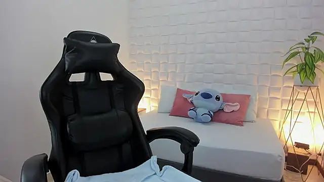 stephanya  online show from January 2025 02:14:01 AM