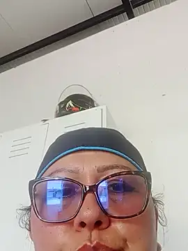 Snapshot of Darly_Gomez chatting on February 2025 03:32:02 PM Darly Gomez online show from February 2025 03:32:02 PM