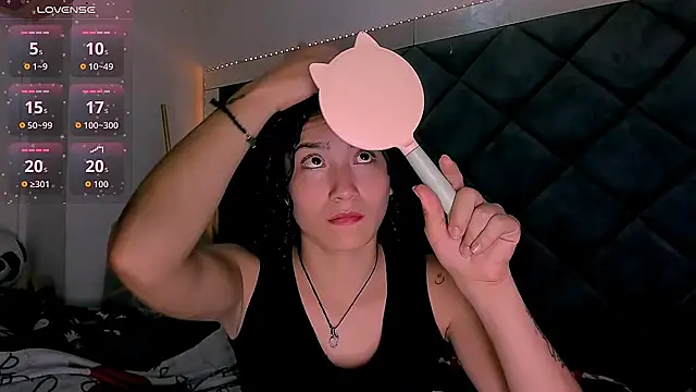 Nellyhills online show from October 2025 04:53:02 PM