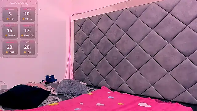 Nellyhills online show from November 2025 11:00:01 AM