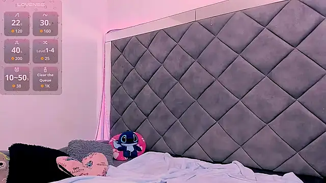 Nellyhills online show from November 2025 04:21:02 PM