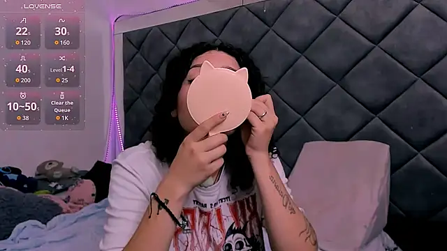 Nellyhills online show from November 2025 07:40:03 PM