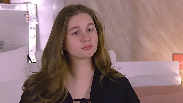 EllieHayes online show from February 2026 07:42:02 PM