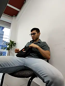 Snapshot of alexdesire chatting on November 2025 10:11:02 PM alexdesire online show from November 2025 10:11:02 PM