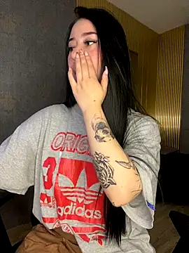 Zoee t online show from November 2025 04:45:02 AM