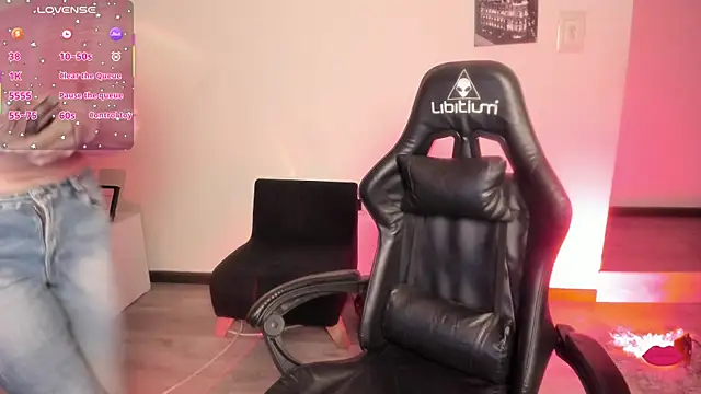 Aurora Hotson online show from September 2025 01:18:01 AM