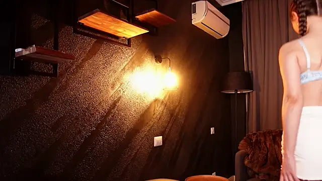 Snapshot of MuseSolis chatting on December 2024 10:25:01 PM MuseSolis online show from December 2024 10:25:01 PM