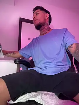 Snapshot of Junihn0 chatting on October 2025 09:01:01 PM Junihn0 online show from October 2025 09:01:01 PM