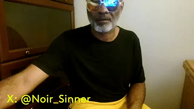 Snapshot of sinnernoir chatting on April 2026 01:47:01 AM sinnernoir online show from April 2026 01:47:01 AM