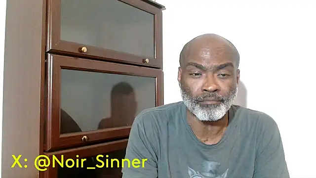 Snapshot of sinnernoir chatting on May 2026 06:21:02 AM sinnernoir online show from May 2026 06:21:02 AM