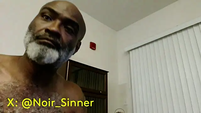 Snapshot of sinnernoir chatting on June 2026 04:30:02 AM sinnernoir online show from June 2026 04:30:02 AM