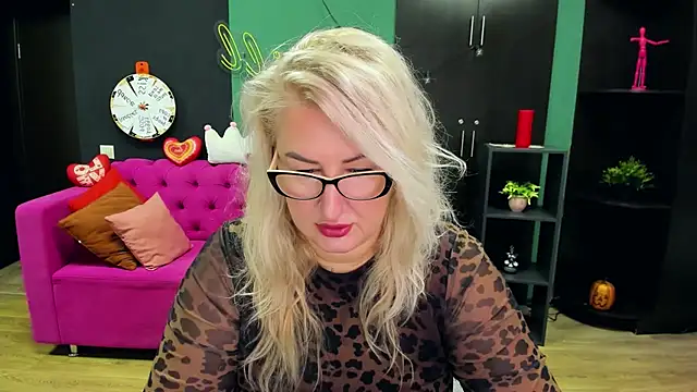 ChristyBrooks online show from November 2025 06:14:01 AM