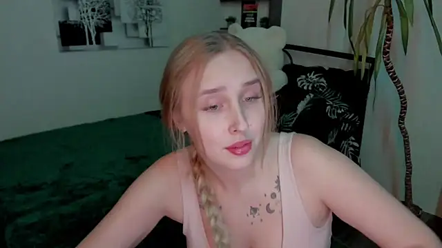 LinaTruly online show from December 2024 07:15:02 PM