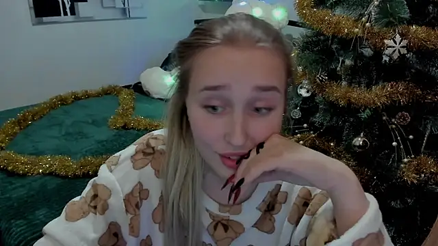 LinaTruly online show from December 2024 09:11:02 PM