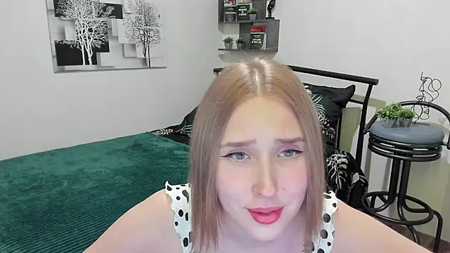 LinaTruly online show from January 2025 08:25:02 PM