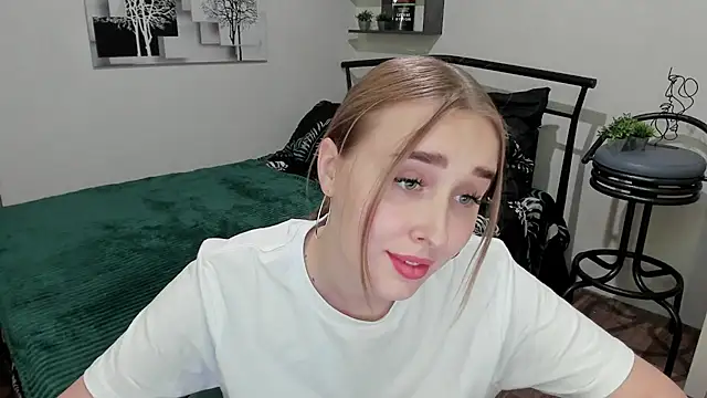 LinaTruly online show from February 2025 09:06:02 PM